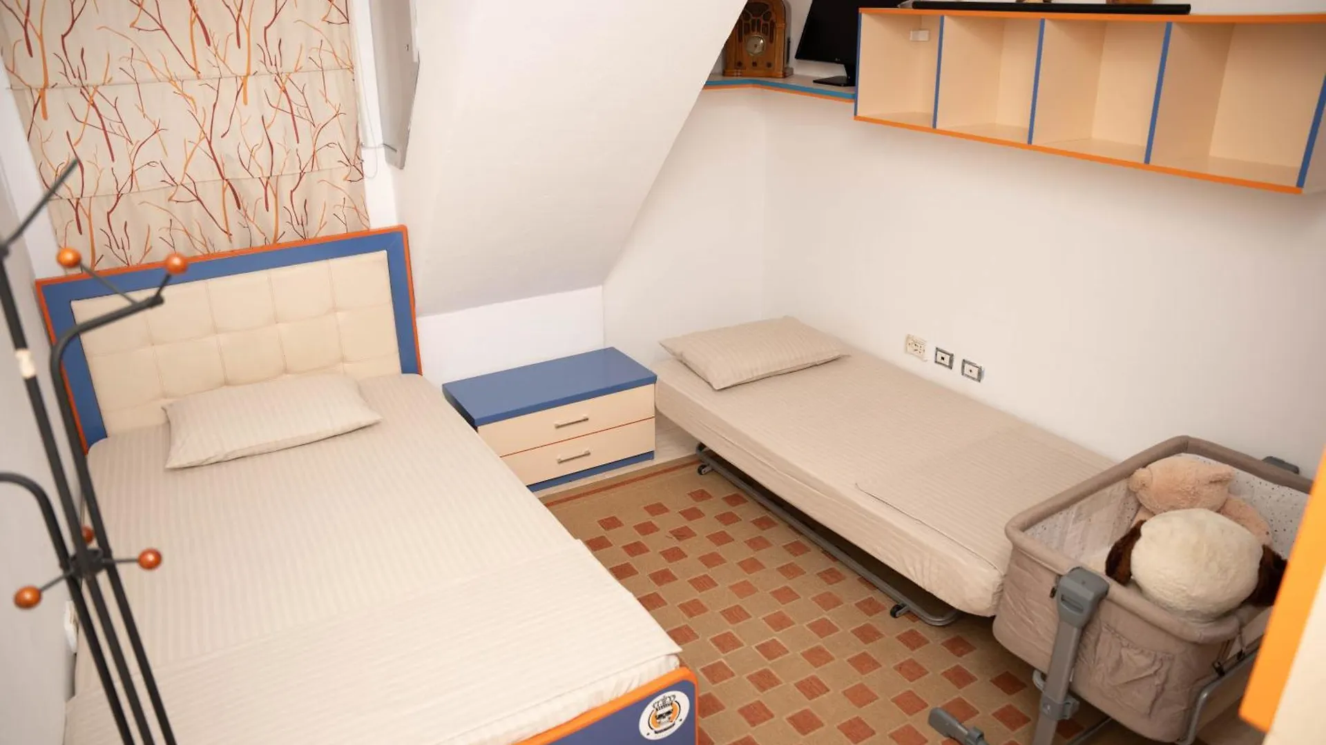 Fia Rentals Tirana 49 - Top Floor 公寓